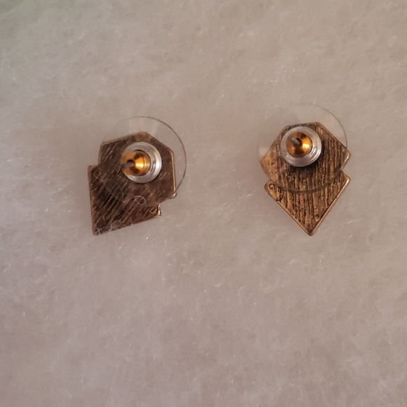 NEW Emerald rhinestone earrings (pierced) - Picture 5 of 5